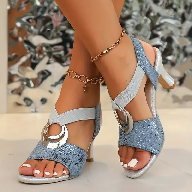 Jasmina – Elegante Riemchenabsätze mit dekorativer Schnalle